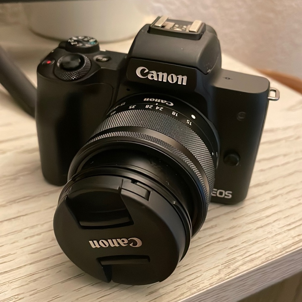 Canon EOS M50 with EF-M 15-45mm f/3.5-6.3 IS STM Zoom Lens - Black